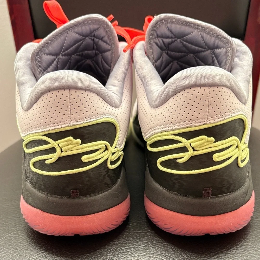 New Nike LeBron XXII Sneakers with Yellow Accents Glow in the Dark‎ Size 10